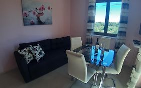 Apartman Bukaleta In Loznati